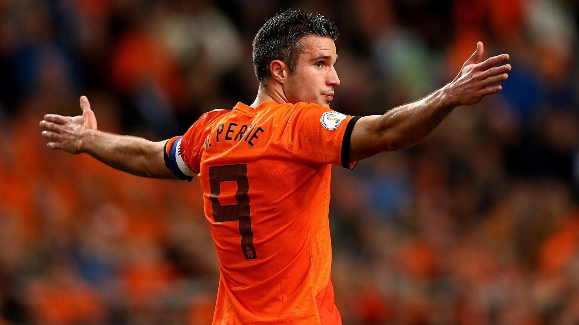 英超争冠战与CBA生死夜，体育世界的平行叙事